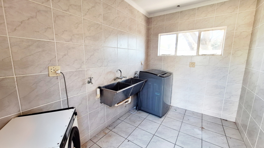 To Let 6 Bedroom Property for Rent in Bedelia Free State